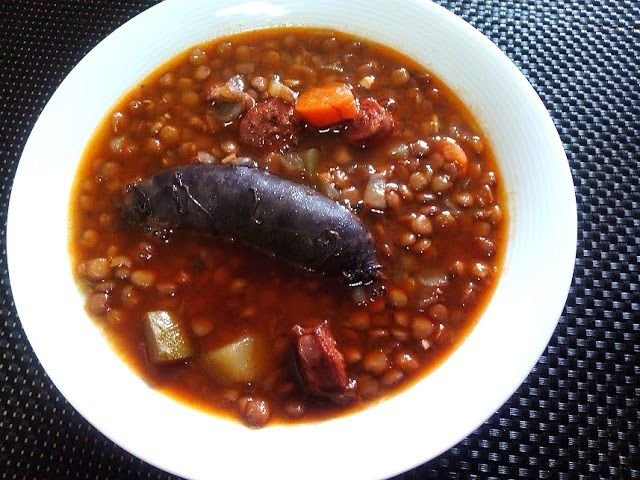 Receta de lentejas de bote con chorizo y morcilla