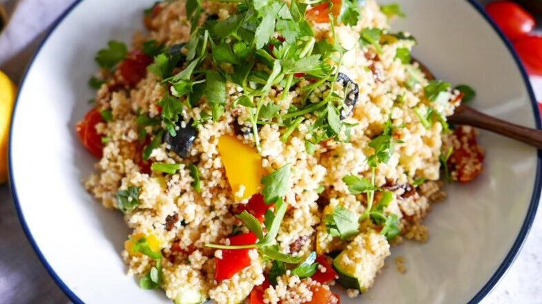 Receta de ensalada de quinoa con vegetales frescos